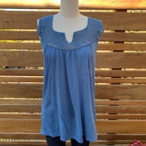 BANANA REPUBLIC TOP w CROCHET DETAIL